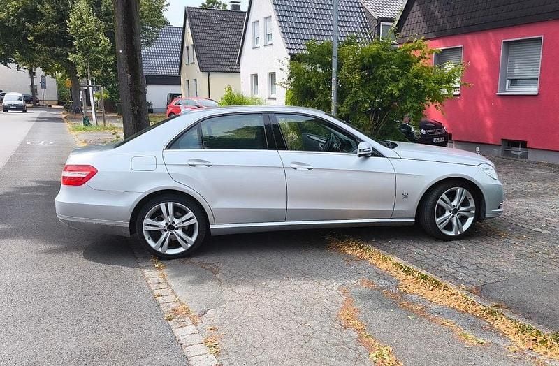 Usata Mercedes E200 184 CV (135 kW) 2012 Argento Berlina