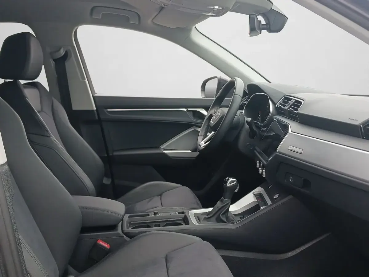 Gebraucht Audi Q3 Advanced 150 PS (110 kW) 2024 Nanograu metallic (metallic) SUV