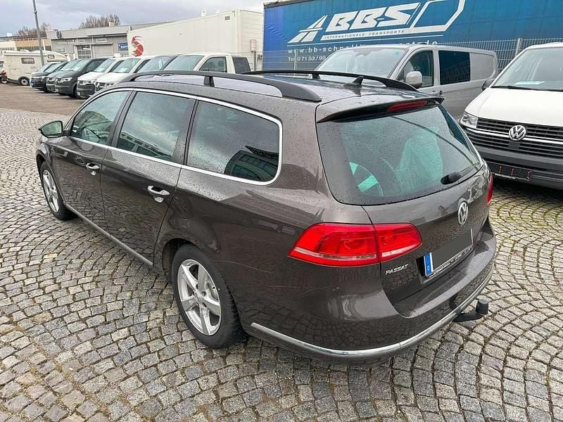 Gebraucht VW Passat Comfortline 122 PS (89 kW) 2013 Black oak brown metallic Kombi