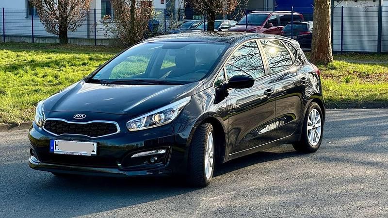 Schwarz Gebraucht 2018 Kia Ceed Edition 7 Limousine | 10.500 € (Guter Preis) - Bild 1/4