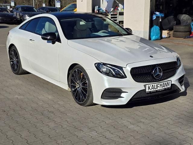Gebraucht Mercedes E300 AMG 245 PS (180 kW) 2019 Weiss Coupé