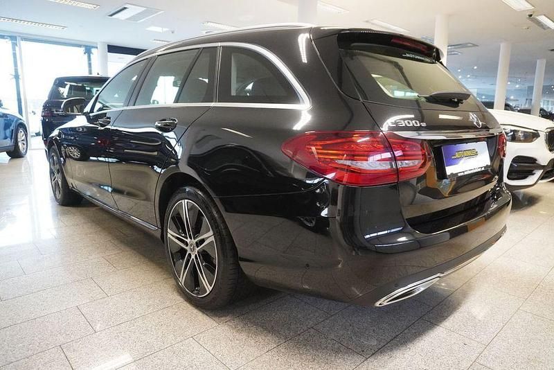 Gebraucht Mercedes C300e 320 PS (235 kW) 2019 Schwarz Kombi