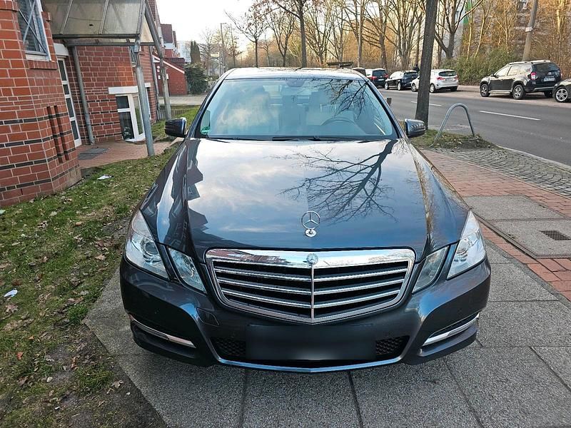 Gebraucht Mercedes E200 184 PS (135 kW) 2012 Grau Limousine