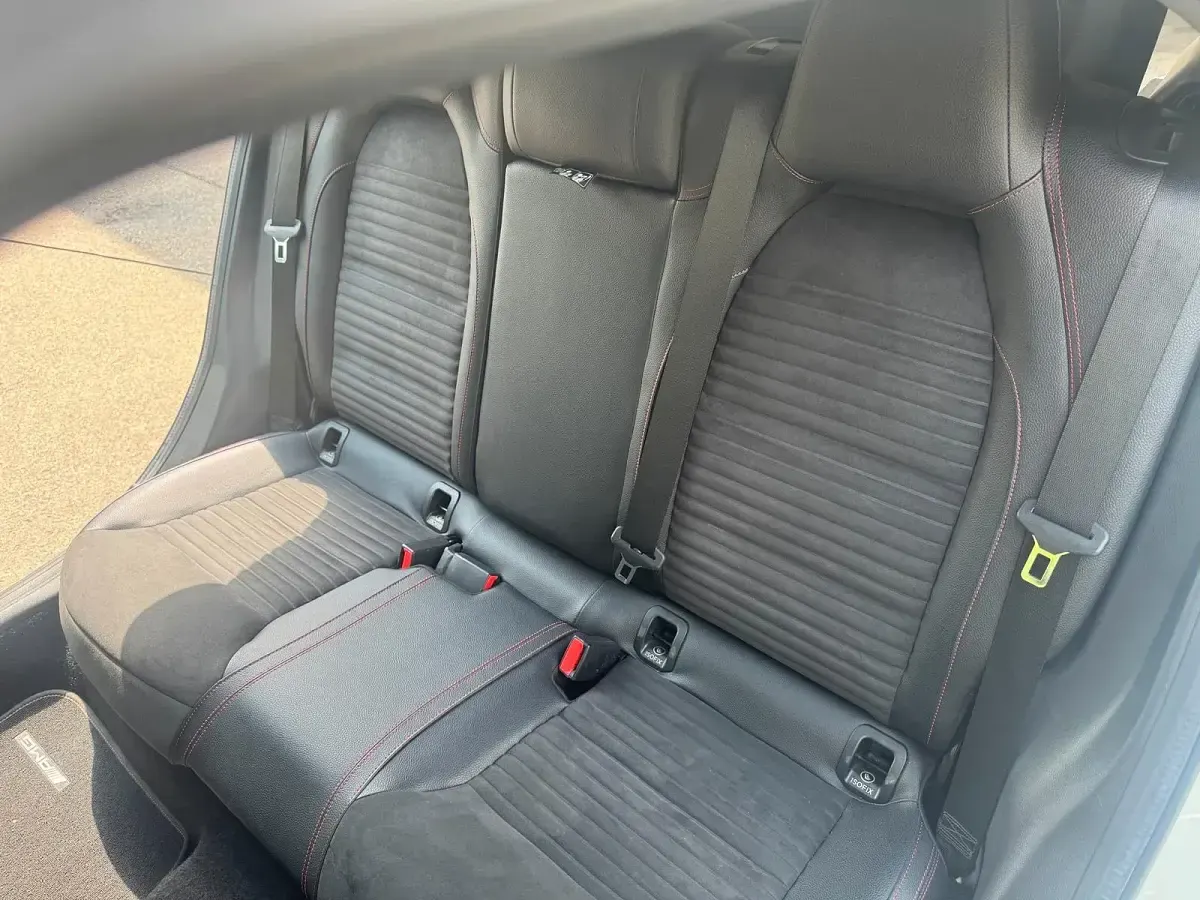Gebraucht Mercedes A200 AMG 156 PS (114 kW) 2018 Weiß Kleinwagen