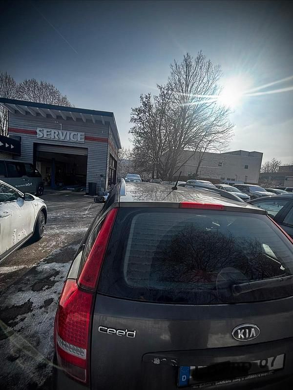 Gebraucht Kia Ceed 80 PS (58 kW) 2009 Grau Kleinwagen