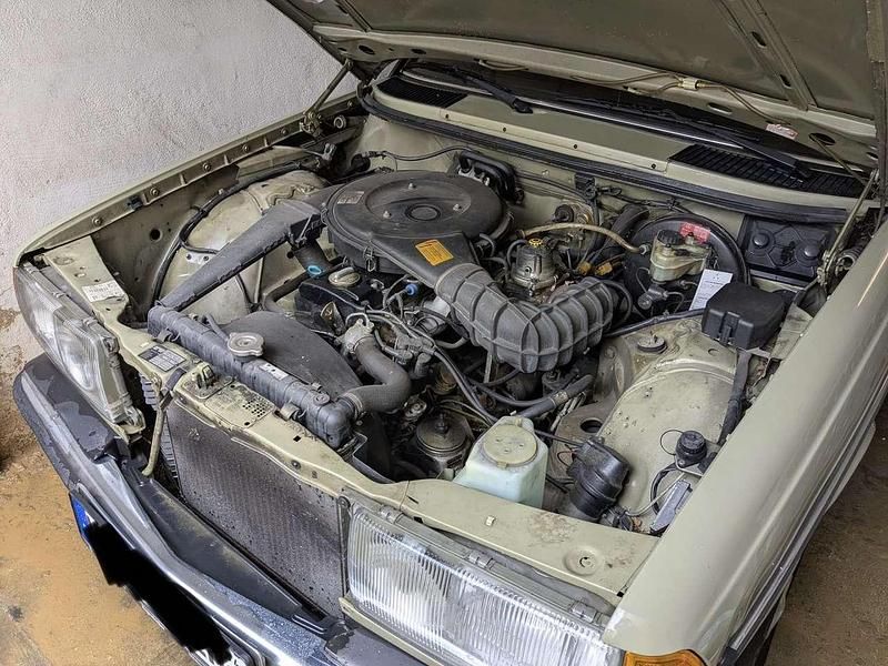 Gebraucht Mercedes 200 109 PS (80 kW) 1982 Limousine