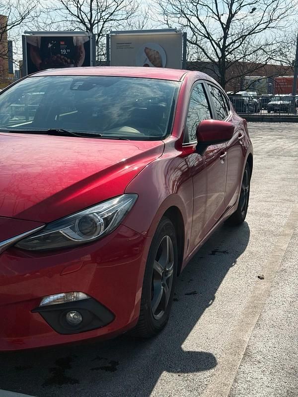Gebraucht Mazda 3 105 PS (77 kW) 2017 Rot Kleinwagen