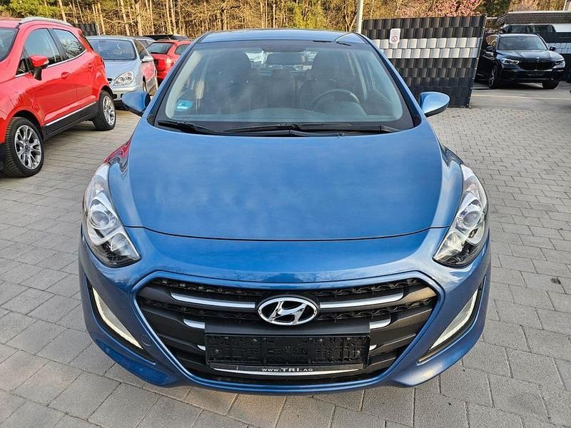 Gebraucht Hyundai i30 Classic 101 PS (74 kW) 2015 Blau Limousine