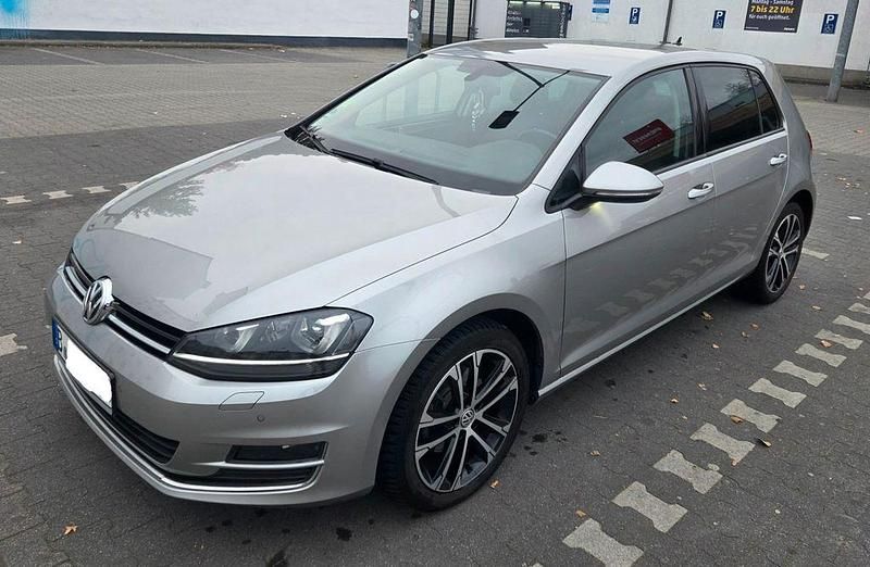 Grau Gebraucht 2015 VW Golf VII Limousine | 10.999 € (Guter Preis) - Bild 1/4