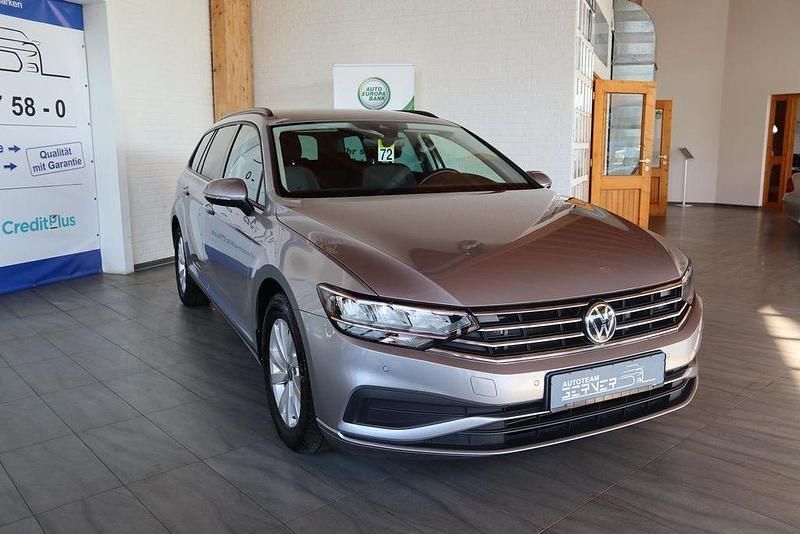 Gebraucht VW Passat 150 PS (110 kW) 2022 Silber Kombi