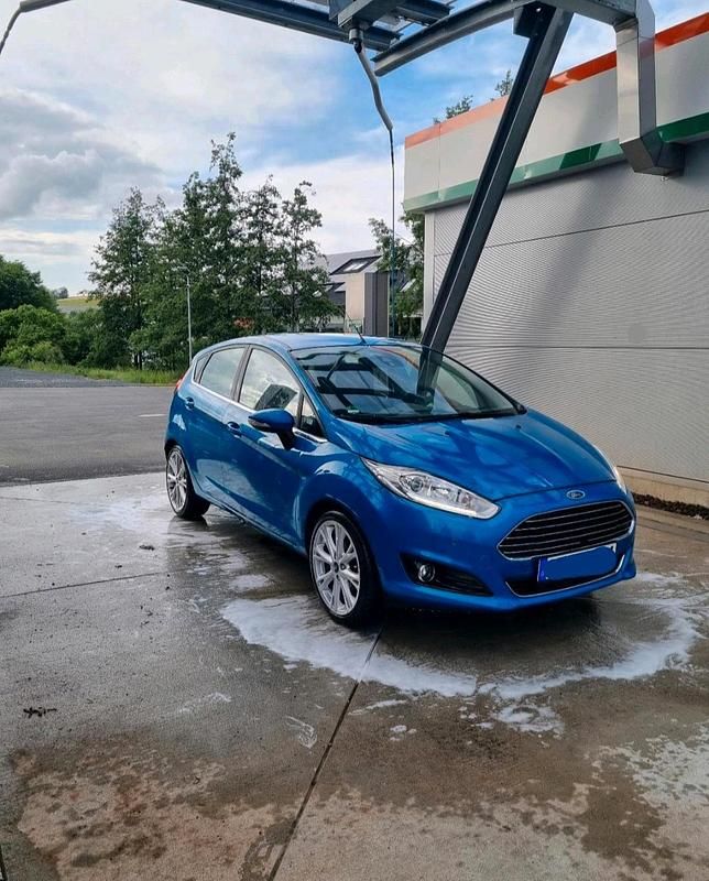 Gebraucht Ford Fiesta 125 PS (91 kW) 2015 Blau Kleinwagen