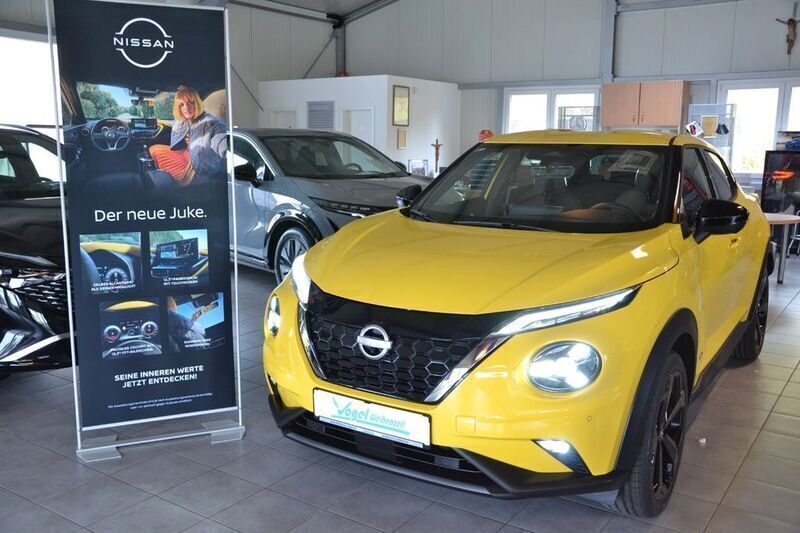 Iconic yellow metallic Neu 2024 Nissan Juke Tekna SUV | 33.590 € (Teuer) - Bild 1/4