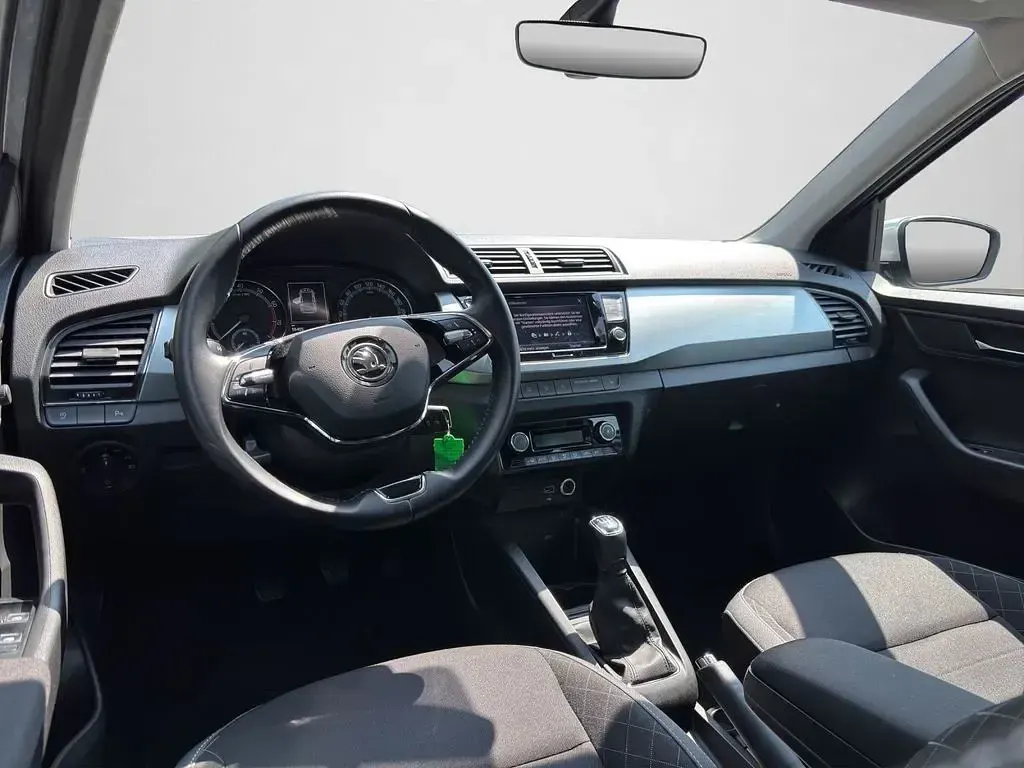 Gebraucht Skoda Fabia Ambition 95 PS (69 kW) 2023 Brillantsilber metallic (metallic) Kleinwagen