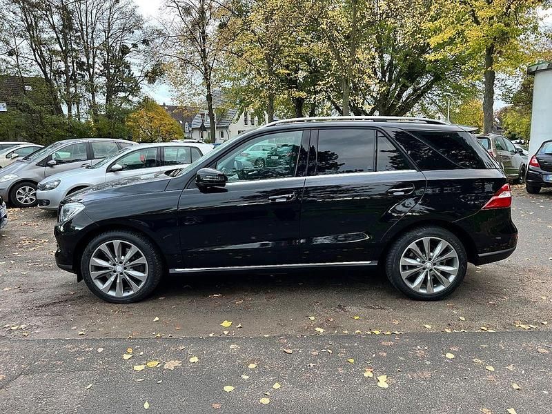 Schwarz Gebraucht 2013 Mercedes ML500 SUV | 21.000 € (Fairer Preis) - Bild 1/4