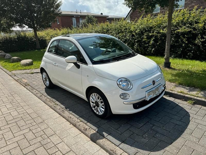 Weiß Gebraucht 2015 Fiat 500 Lounge Kleinwagen | 5.500 € (Fairer Preis) - Bild 1/4