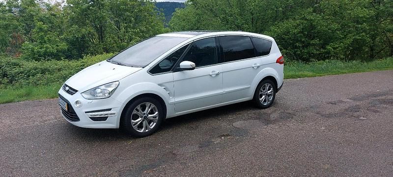 Weiß Gebraucht 2009 Ford S-MAX Titanium Van / Kleinbus | 4.199 € (Teuer) - Bild 1/4