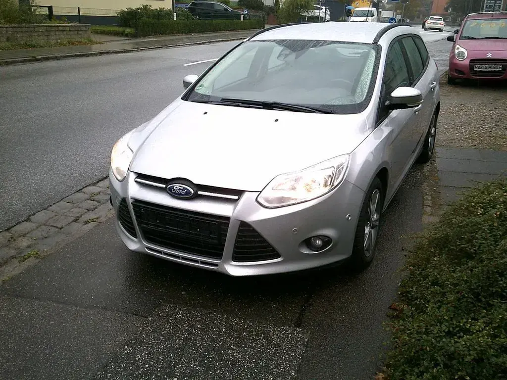 Gebraucht Ford Focus SYNC Edition 125 PS (91 kW) 2013 Silber Limousine
