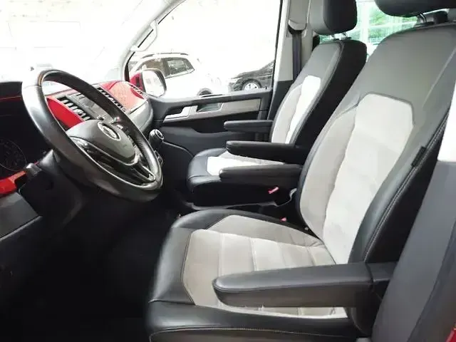 Gebraucht VW Multivan Generation Six 204 PS (150 kW) 2016 Rot Van / Kleinbus