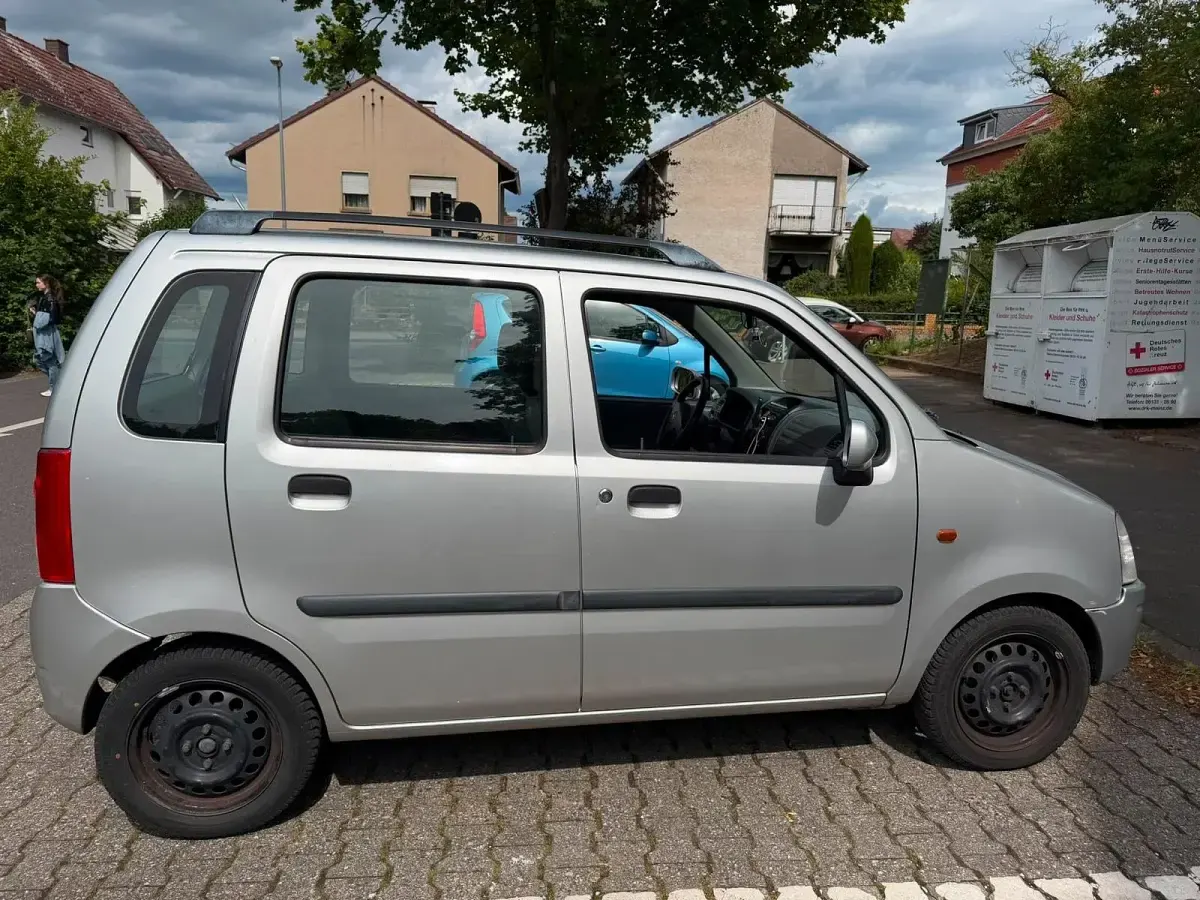 Gebraucht Opel Agila 58 PS (42 kW) 2001 Silber Van / Kleinbus