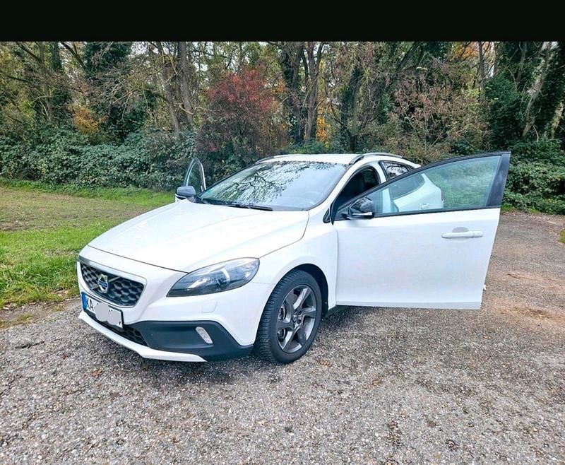 Gebraucht Volvo V40 150 PS (110 kW) 2015 Weiß Limousine