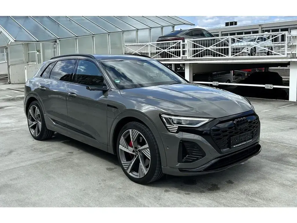Gebraucht Audi Q8 e-tron 250 kW (340 PS) 2024 Chronosgrau metallic (metallic) SUV