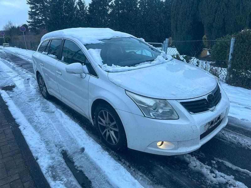 Weiß Gebraucht 2011 Toyota Avensis Kombi | 2.200 € (Superpreis) - Bild 1/4