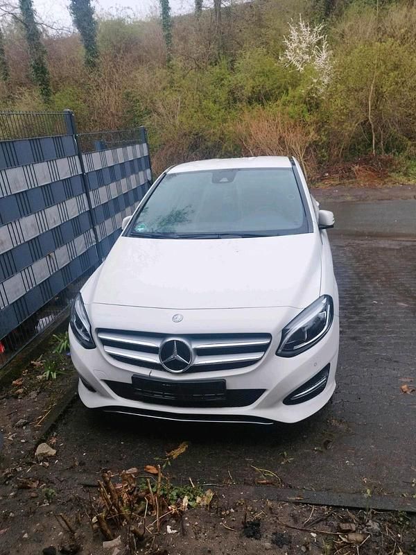 Gebraucht Mercedes B180 122 PS (89 kW) 2015 Weiß Van / Kleinbus