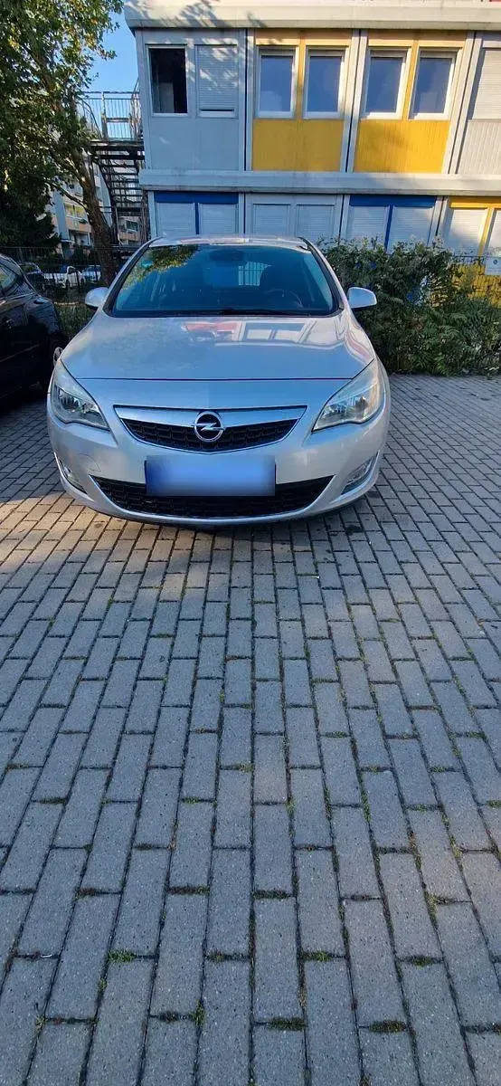 Gebraucht Opel Astra Edition 116 PS (85 kW) 2010 Silber Limousine