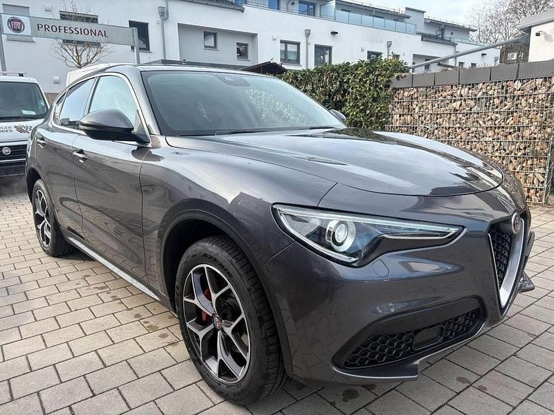 Gebraucht Alfa Romeo Stelvio Super 200 PS (147 kW) 2019 Grau SUV
