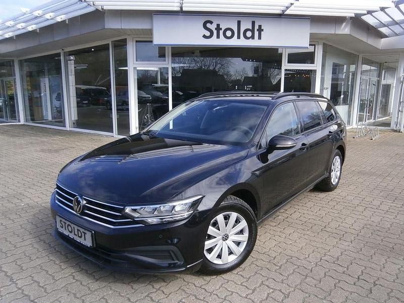 Gebraucht VW Passat Basis 150 PS (110 kW) 2023 Deep black perleffekt (schwarz), perleffekt Kombi