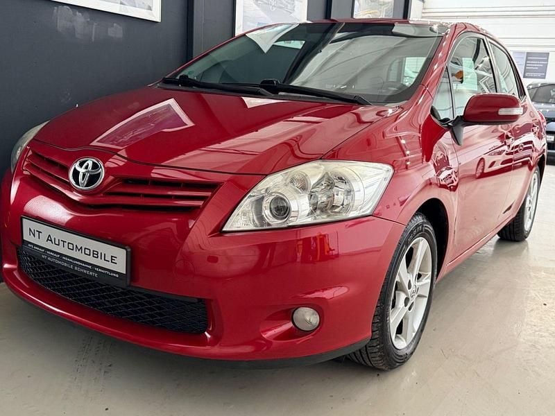Gebraucht Toyota Auris Edition 132 PS (97 kW) 2011 Rot Kleinwagen