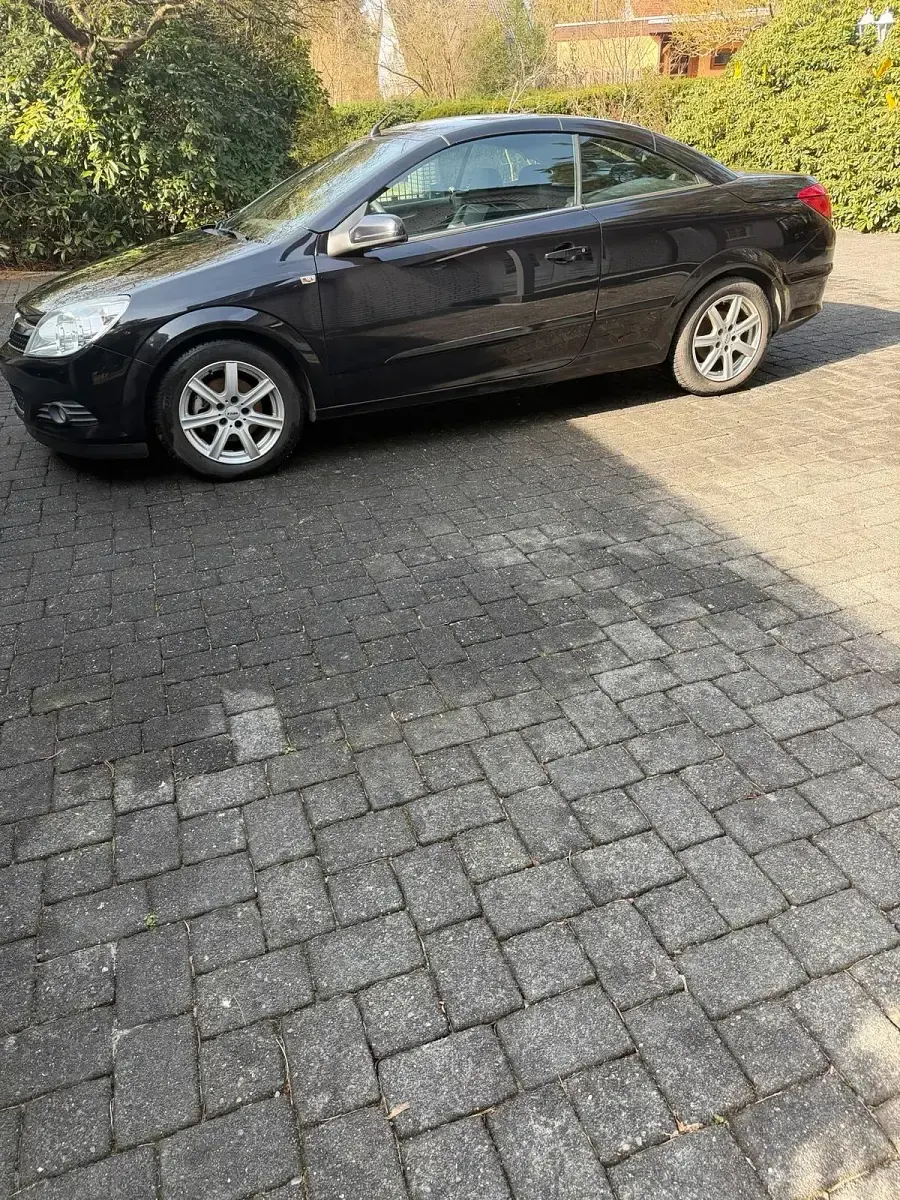 Używany Opel Astra Cabriolet 140 KM (102 kW) 2009 Czarny Kabriolet