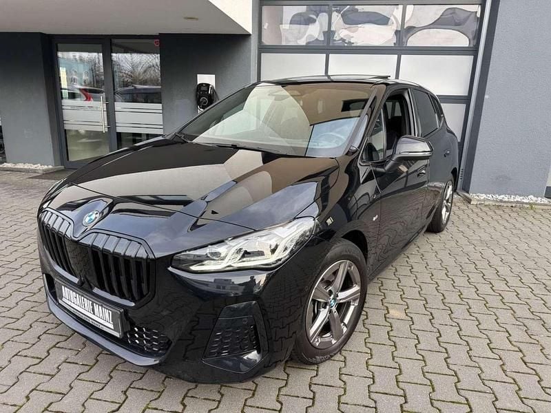 Saphirschwarz Gebraucht 2023 BMW 223 Active Tourer M Sport Van / Kleinbus | 36.980 € (Etwas zu teuer) - Bild 1/3