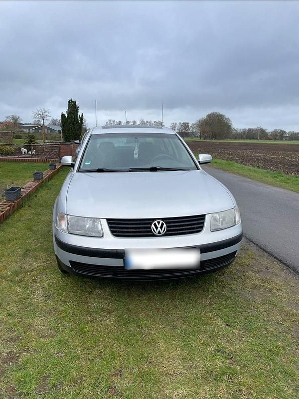 Gebraucht VW Passat Basis 125 PS (91 kW) 1998 Silber Limousine