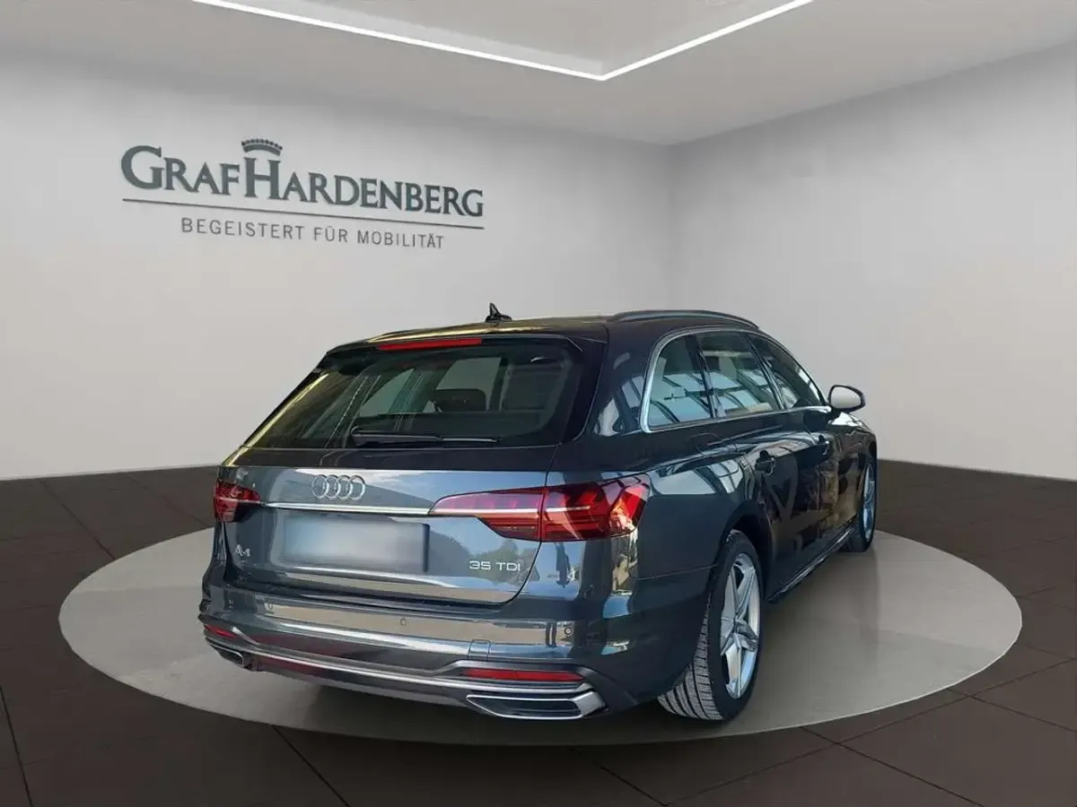 Gebraucht Audi A4 Advanced 163 PS (119 kW) 2023 Manhattangrau metallic Kombi