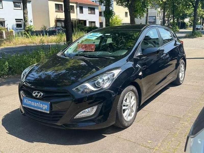 Gebraucht Hyundai i30 Edition 99 PS (72 kW) 2015 Phantom black / mic Kleinwagen