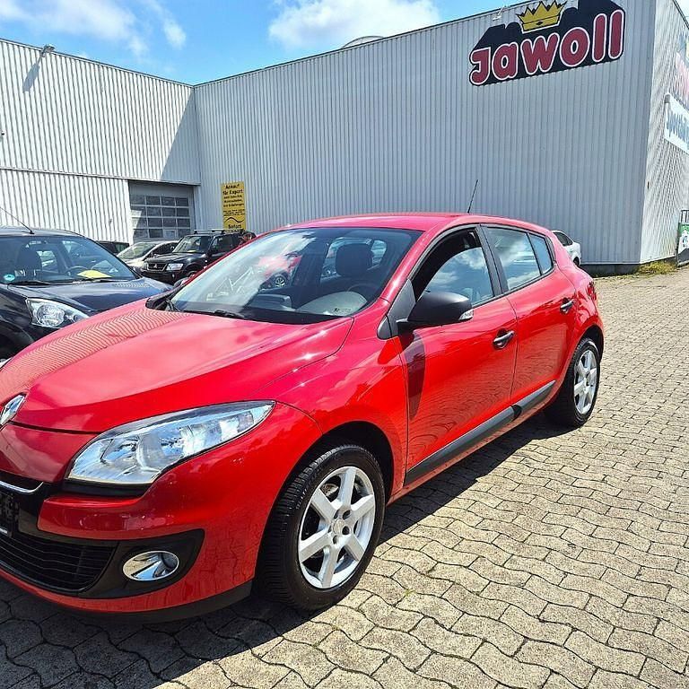 Rot Gebraucht 2013 Renault Mégane III Limousine | 4.850 € (Guter Preis) - Bild 1/4