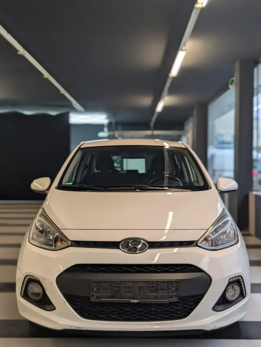 Gebraucht Hyundai i10 67 PS (49 kW) 2014 Weiß Kleinwagen