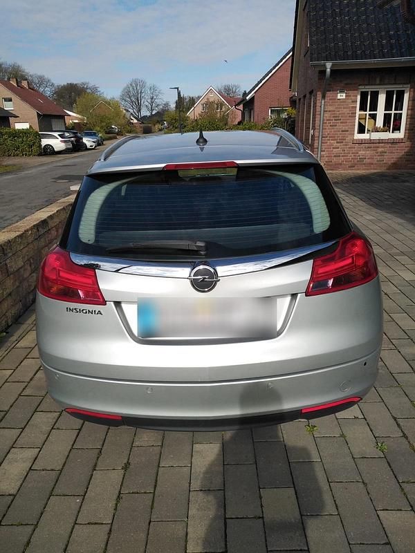 Gebraucht Opel Insignia 140 PS (102 kW) 2009 Silber Kombi