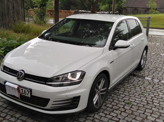 Weiß Gebraucht 2015 VW Golf VII GTD Limousine | 19.900 € (Teuer) - Bild 1/4