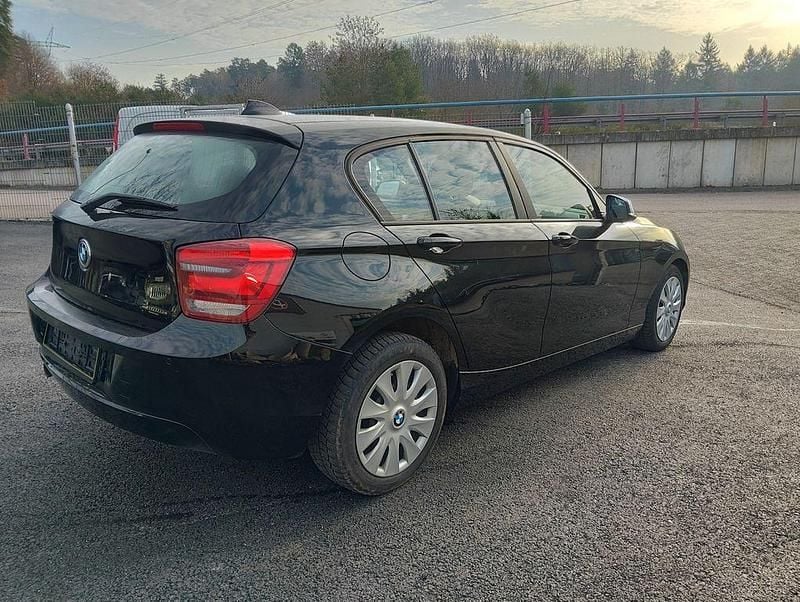 Gebraucht BMW 114 102 PS (75 kW) 2014 Schwarz Kleinwagen