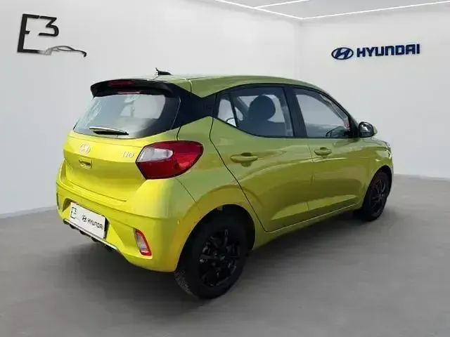 Gebraucht Hyundai i10 Comfort 63 PS (46 kW) 2024 Gelb Kleinwagen