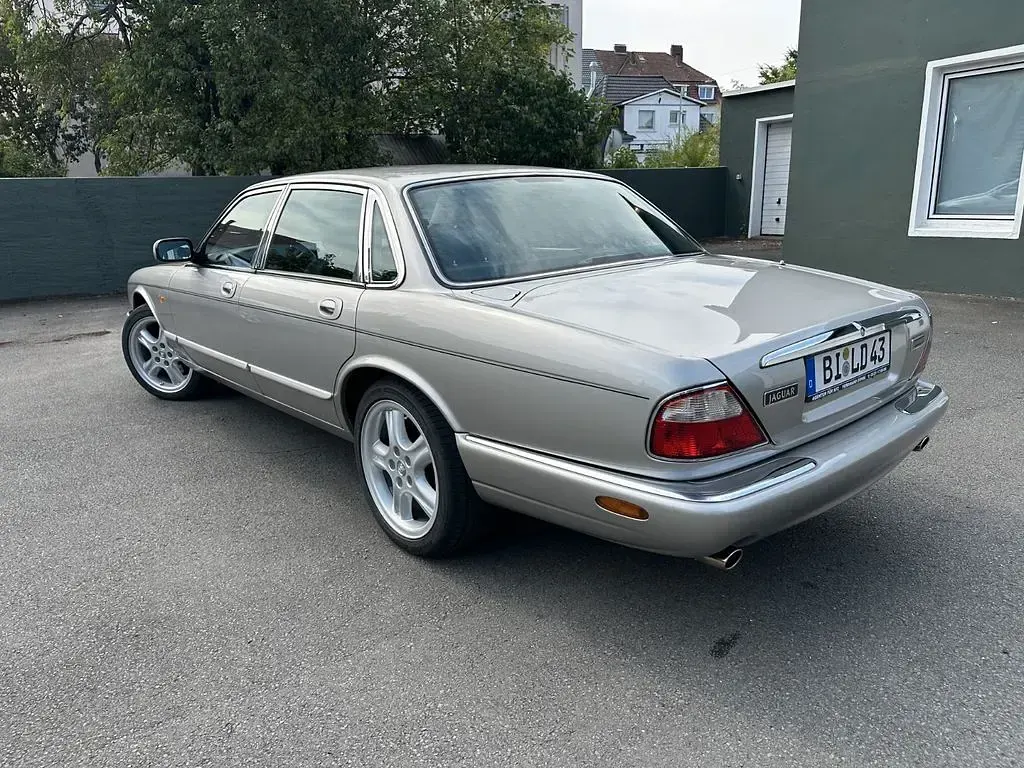 Gebraucht Jaguar XJ8 Sovereign 284 PS (208 kW) 1999 Gold Limousine