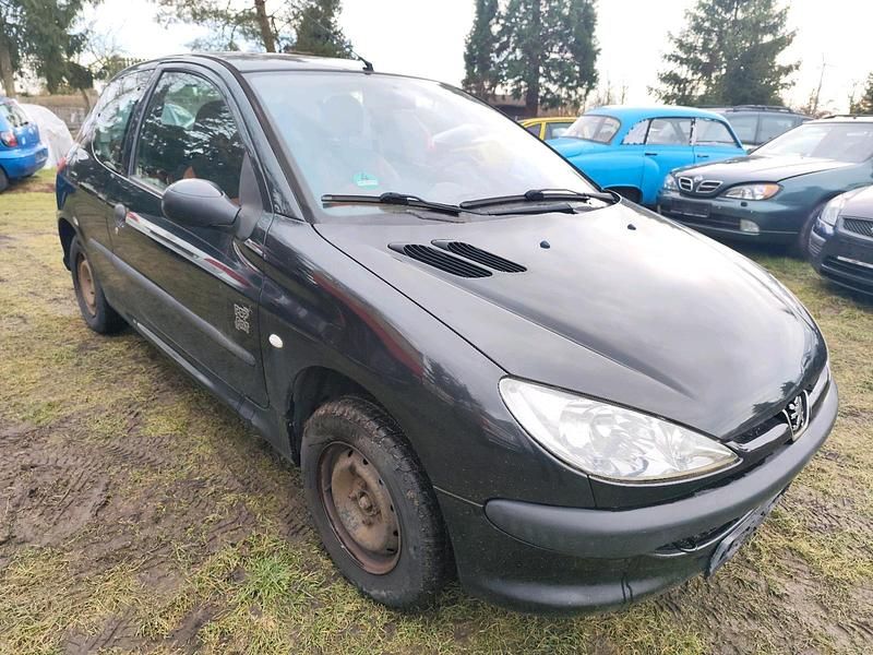 Używany Peugeot 206 60 KM (44 kW) 2003 Czarny Hatchback
