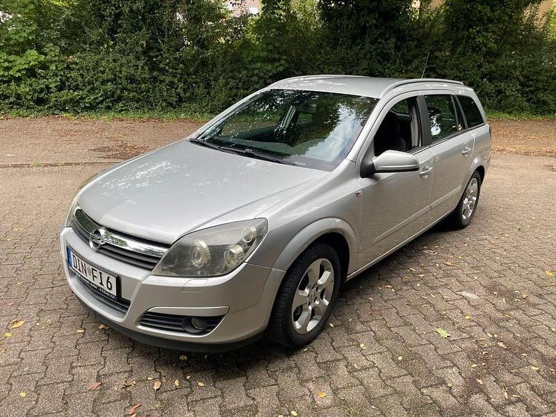 Gebraucht Opel Astra 125 PS (91 kW) 2005 Silber Limousine