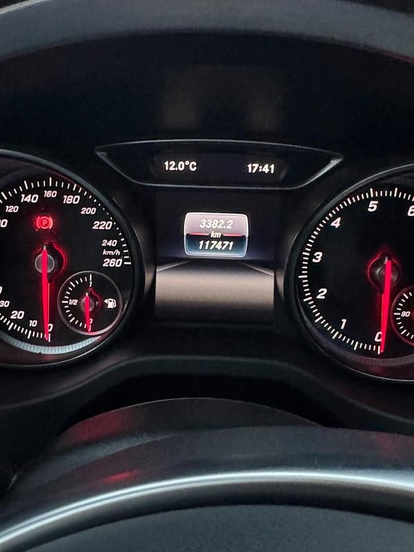 Gebraucht Mercedes CLA200 156 PS (114 kW) 2016 Grau Limousine