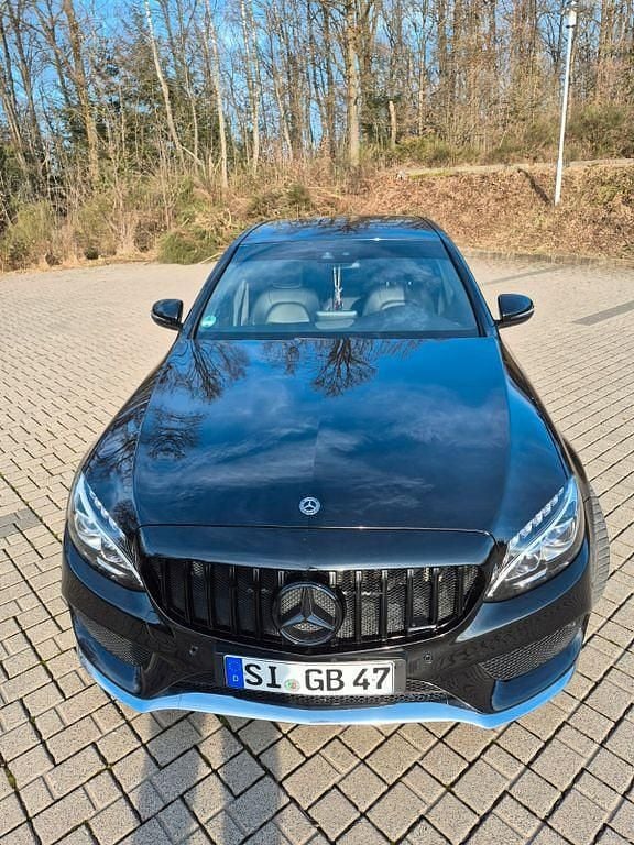 Schwarz Gebraucht 2018 Mercedes C200 AMG line Limousine | 19.999 € (Fairer Preis) - Bild 1/4