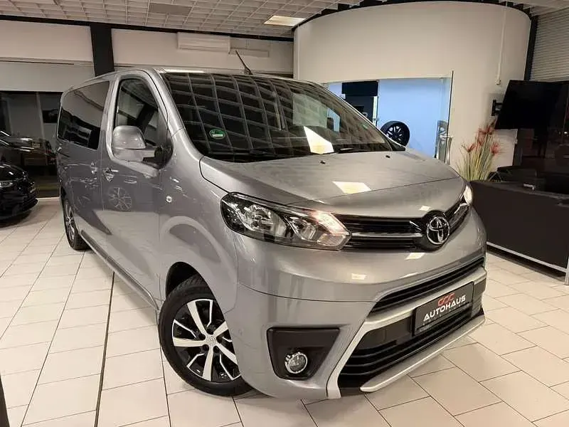 Gebraucht Toyota Proace Verso Team 177 PS (130 kW) 2024 Grau Kombi