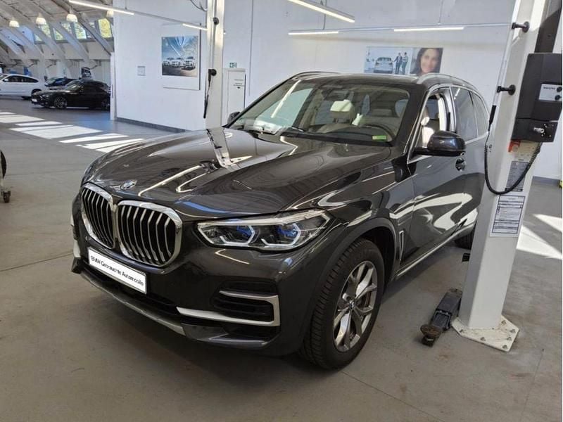 Grau Gebraucht 2022 BMW X5 Performance SUV | 53.989 € (Guter Preis) - Bild 1/4