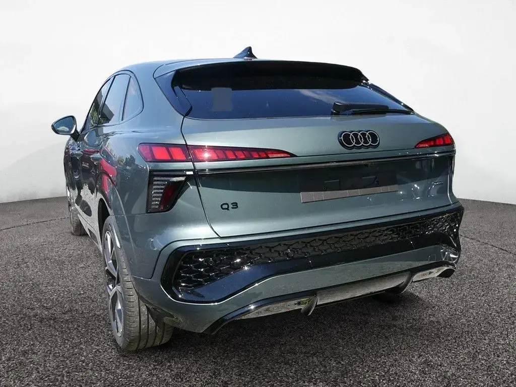 Neu Audi Q3 Sportback Sport 265 PS (194 kW) 2026 Grün SUV